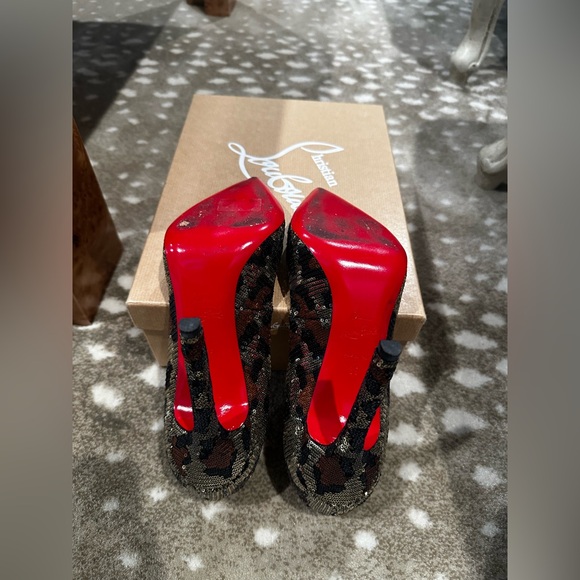 Christian Loubition Sequins Cheetah Pumps. Size 38 - Picture 9 of 13